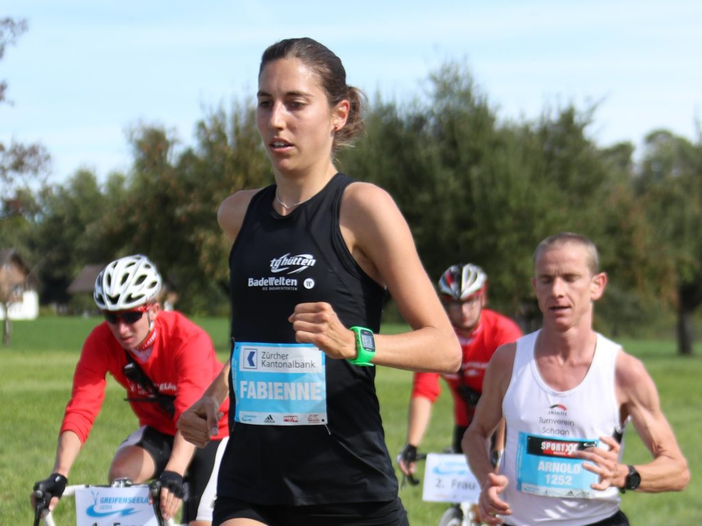 Fabienne Schlumpf auf dem Weg zu ihrem Sieg am Greifenseelauf 2018