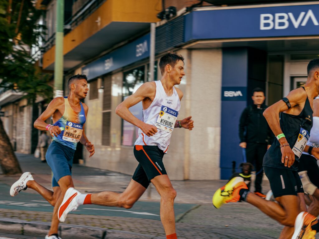 Matthias Kyburz, Sevilla Marathon (Photo: Sean Hardy)